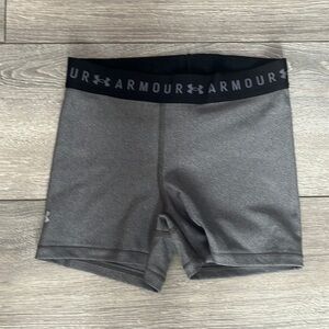 XS172 Under armour gym short